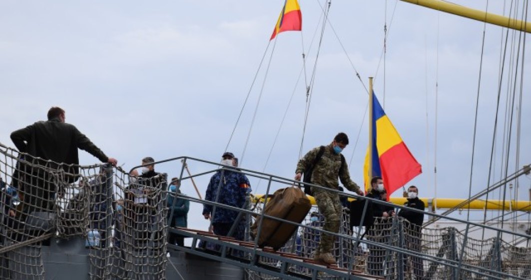 Cei 110 marinari infectați de pe Fregata ”Regina Maria” au ajuns la Constanța