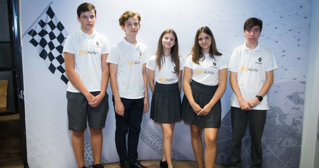 Cinci elevi reprezinta Romania la o competitie internationala de Formula 1 in scoli