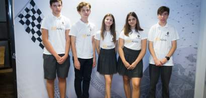 Cinci elevi reprezinta Romania la o competitie internationala de Formula 1 in...