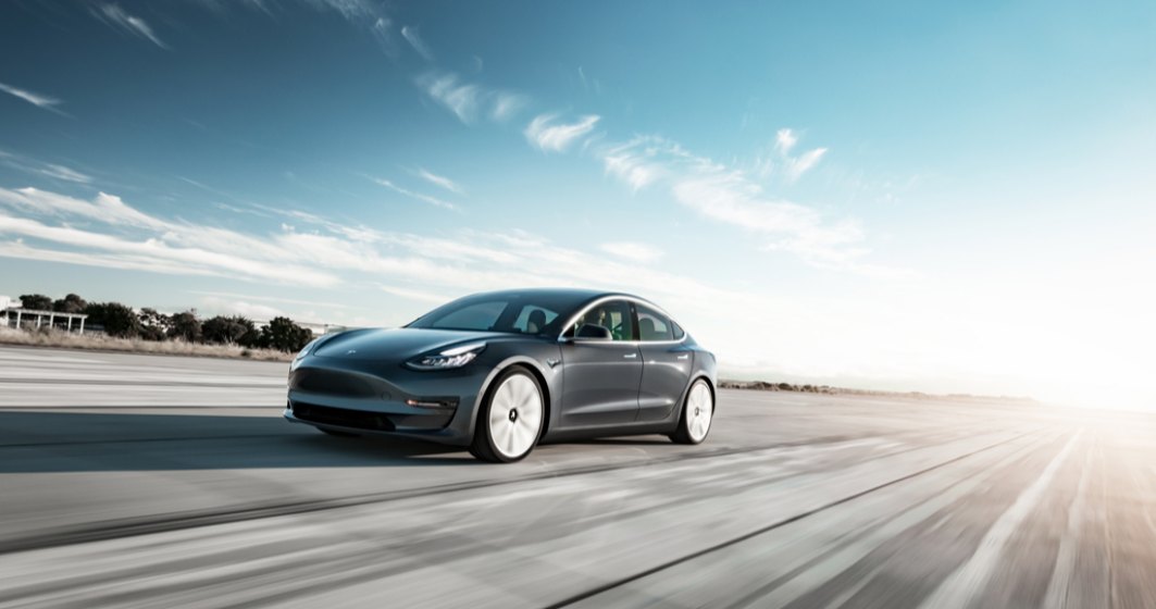 PREMIERĂ: Tesla Model 3 a fost cel mai vândută mașină în Europa în luna septembrie