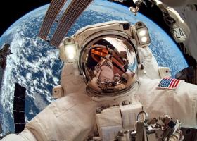 Doi astronauţi au instalat noi panouri solare pe Staţia Spaţială Internaţională
