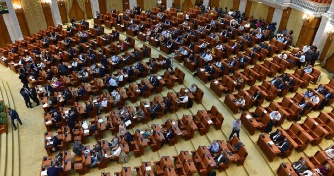 PSD: Deputatii indisciplinati sa fie suspendati din Parlament o luna. USR acuza ca se doreste eliminarea din plen