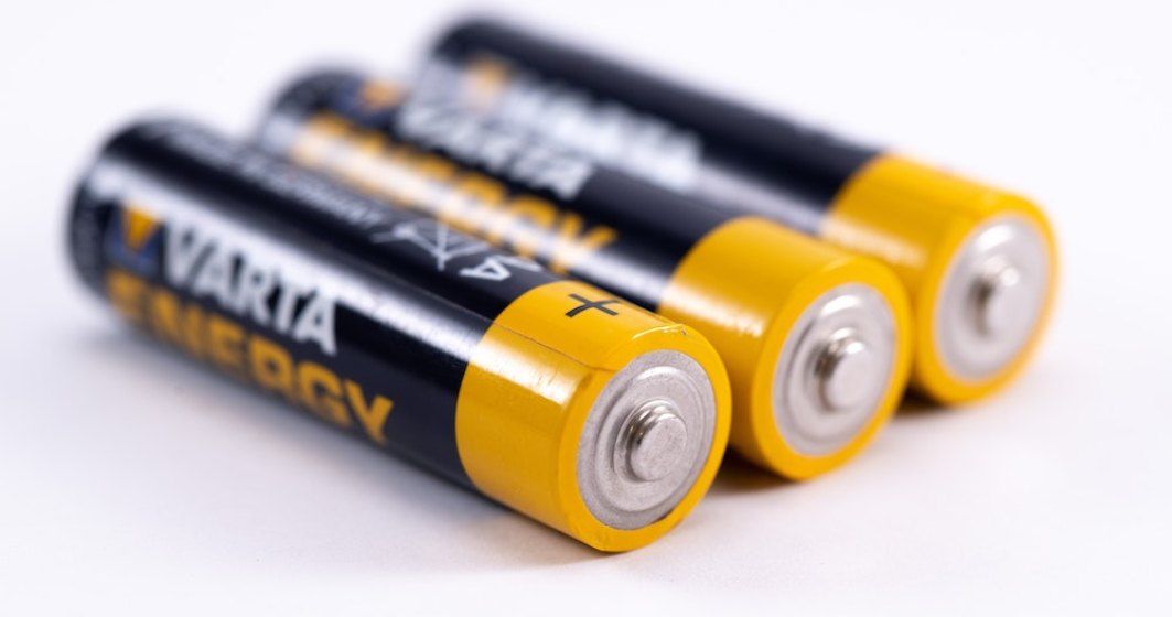 Reguli noi de la UE pentru producătorii de baterii. Cum vor deveni acestea mai ecologice și mai ușor de înlocuit