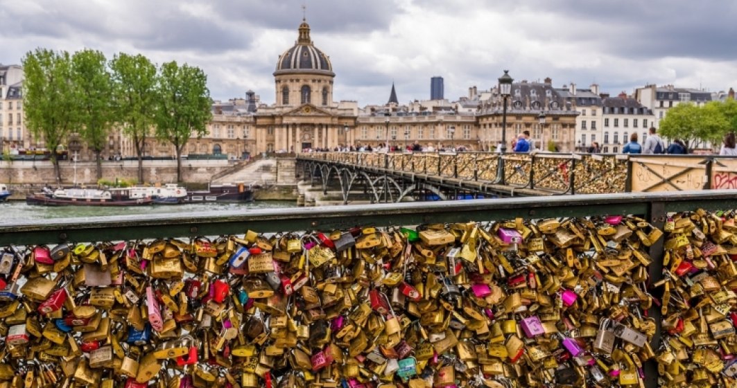 "Lacatele iubirii" din Paris, scoase la licitatie pe 13 mai pentru imigranti