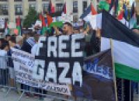 Poza 2 pentru galeria foto GALERIE FOTO| Proteste pro-palestiniene în București anunțate de Ambasada Statului Palestina. UPDATE: Puțin peste o mie oameni participă la miting