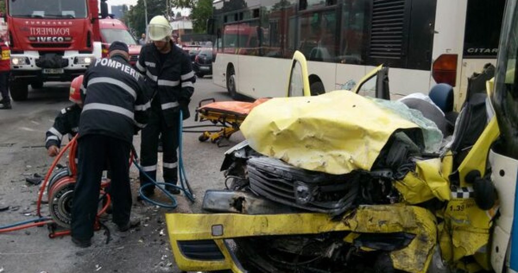 Accident mortal in Bucuresti. Un taxi s-a ciocnit de un alt autoturism