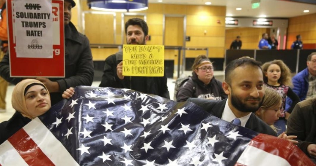 Mii de persoane au ocupat aeroporturile americane in semn de protest fata de ordinul executiv semnat de Donald Trump