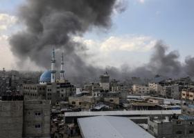 Război în Gaza: Israelul continuă atacurile, dar a acceptat un flux continuu...