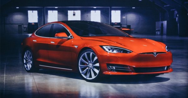 Tesla extinde reducerile de preţuri pentru vehiculele sale electrice în...