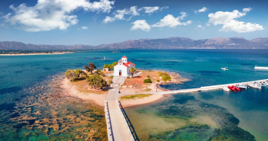 GALERIE FOTO: Insula Elafonisos, o bucată de pământ rupt din Rai și adus în Grecia