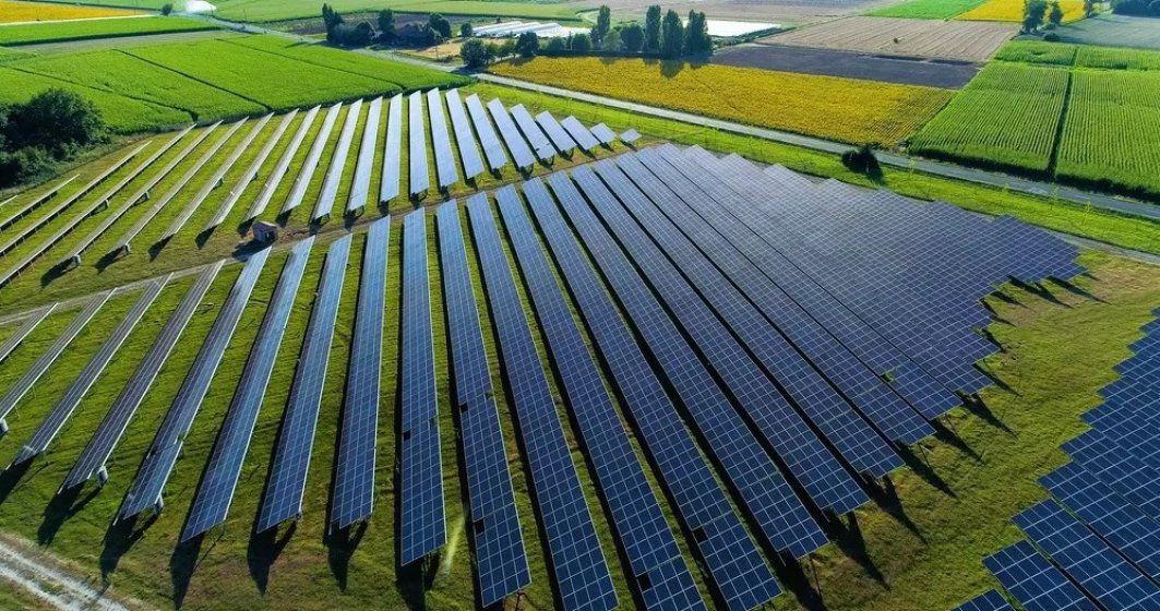IEA: În 2023, investițiile în fotovoltaice le vor depăși pentru prima oară în istoria pe cele în petrol