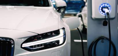 În România, 17 mașini electrice se bat pe același punct de încărcare | PwC...
