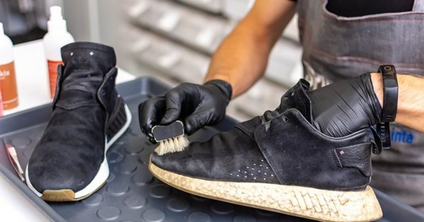 SPA pentru pantofi: Business-ul inspirat din SUA, demarat într-o prăvălie...