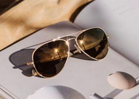 De ce ochelarii de soare sunt mai mult decât o simplă declarație de modă?