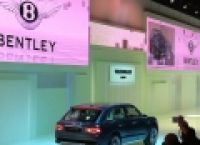 Poza 2 pentru galeria foto GENEVA LIVE: Standul Bentley, unul dintre cele mai aglomerate