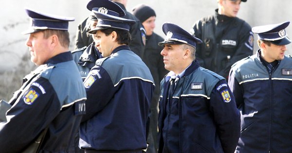 Revista presei 4 ianuarie: salariile politistilor si militarilor au crescut...