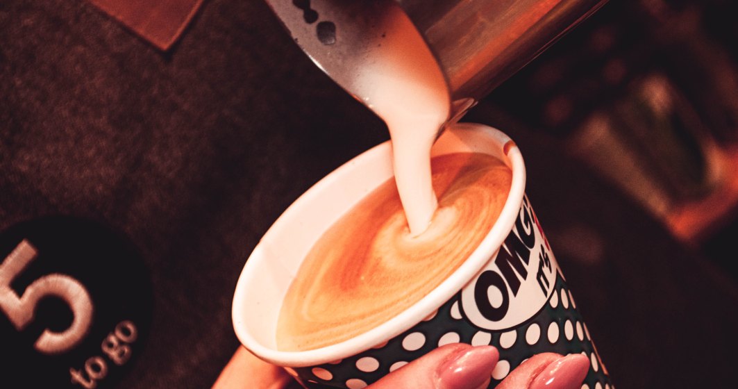 REPORTAJ de la cursul de barista 5 To Go: de la boaba verde de cafea la espresso cu spuma de lapte
