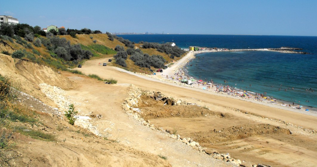 Nereguli găsite de inspectorii de la Protecția Consumatorului pe plaja din Tuzla: zone insalubre și construcţii ilegale