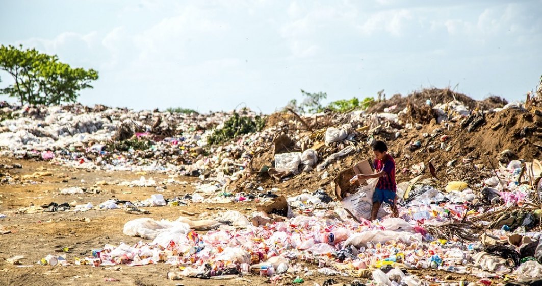 Ministerul mediului susține că România nu se confruntă cu o „criză a deșeurilor”, dar gunoaiele de la graniță se adună