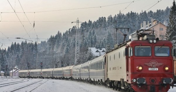 CFR: Temperaturile extreme schimbă mersul mai multor trenuri