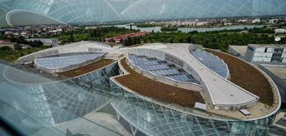 OMV Petrom a finalizat primul parc fotovoltaic care furnizează energie verde...