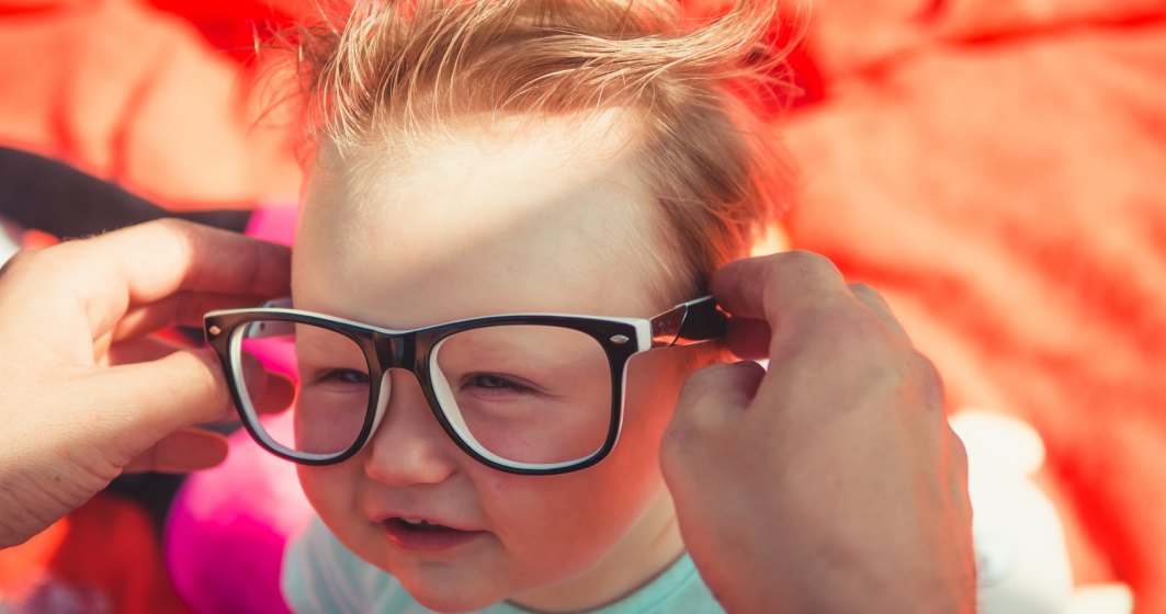 4.000 de copii din București vor primi ajutor de 500 de lei de la PMB pentru achiziționarea unei perechi de ochelari