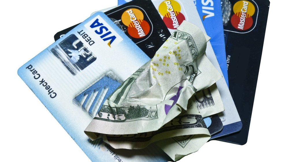 Invata sa utilizezi corect un card de credit si poti ajunge sa nu platesti deloc dobanda bancii