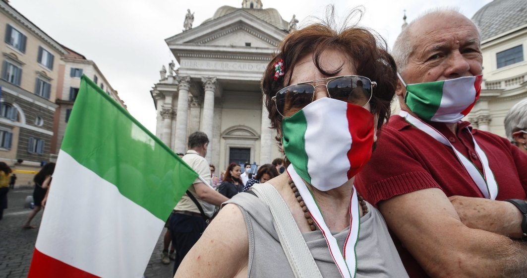 Italienii vor fi obligaţi în curând să poarte mască permanent în exterior