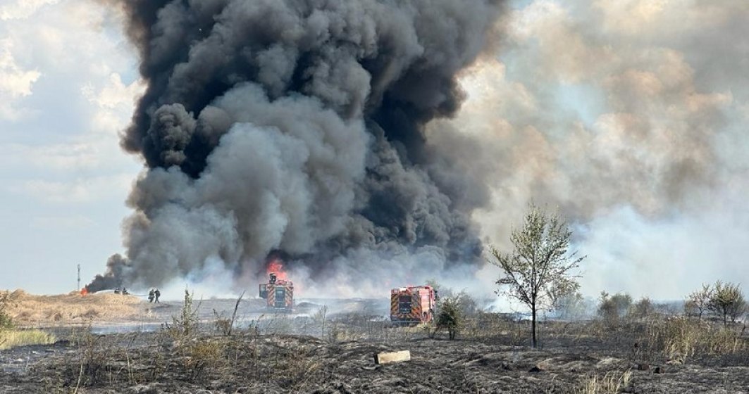 Incendiu pe 10 hectare, la marginea Capitalei. Mai multe cartiere sunt în pericol