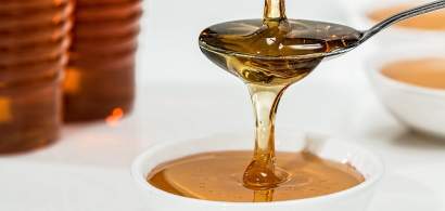 Trei criterii prin care putem deosebi mierea de calitate de cea contrafăcută