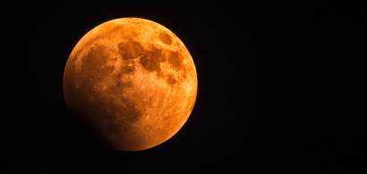 Eclipsă de lună totală. Mai puțin de o zi până când „Luna sângerie” va fi...