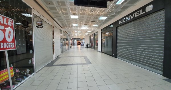 Declinul mall-ului Unirea: Magazine închise și spații complet goale. Ce se...