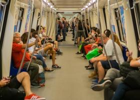 Câți oameni mai merg cu metroul și ce se va întâmpla cu spațiile unde înainte...
