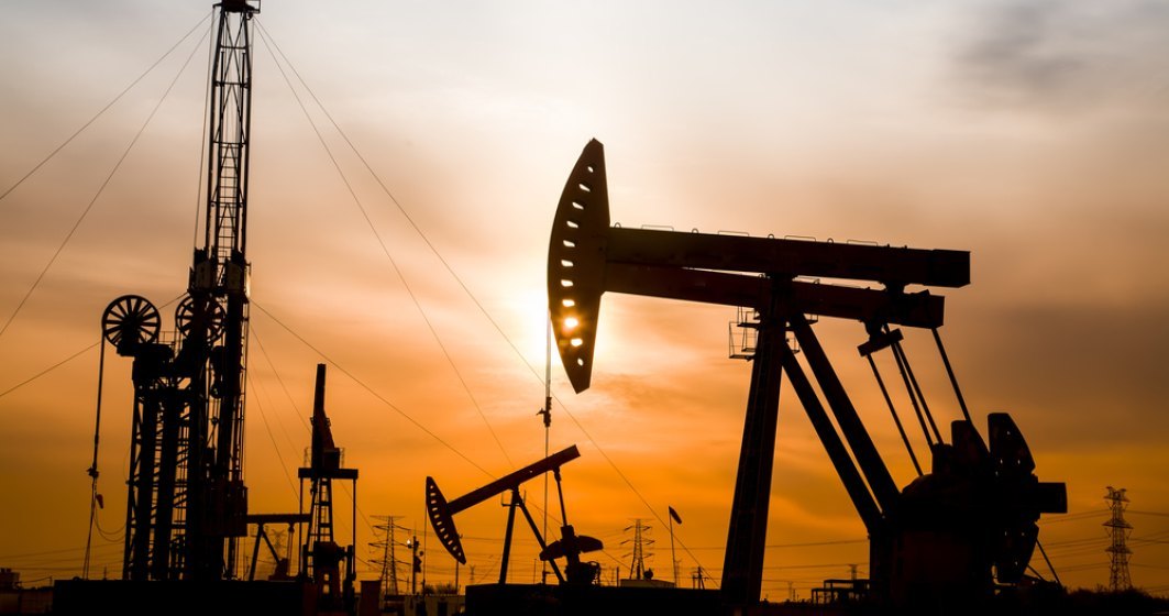 Cotația barilului de petrol a coborât sub 70 de dolari pentru prima dată după 2021