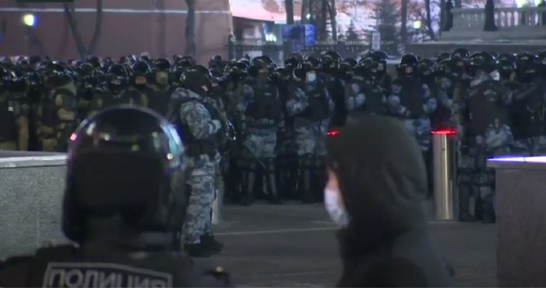 Oamenii protestează din nou pe străzile din Moscova, nemulțimiți de condamnarea lui Aleksei Navalnîi