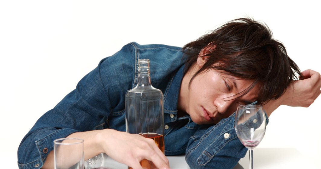 Un japonez băut a adormit pe stradă și pierdut un USB cu datele tuturor rezidenților din oraș
