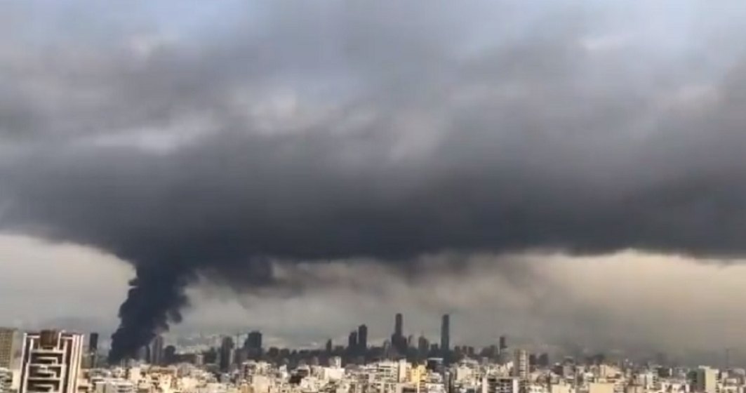 BREAKING! Incendiu masiv în portul din Beirut, la doar o lună distanță de la explozia care a zguduit capitala Libanului