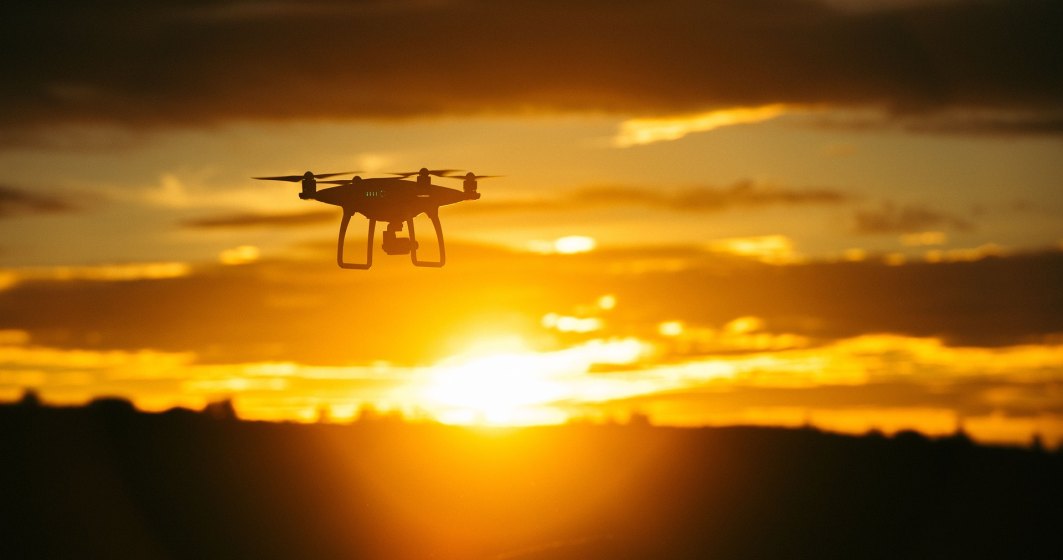 Dronele sunt viitorul: o universitate din SUA va construi cu 800.000 de dolari un laborator de testare a acestor echipamente. Gigantii din constructii folosesc deja cu succes aceasta tehnologie pe santiere