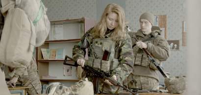 Alisa în țara războiului. Lupta unei regizoare și mame din Ucraina în prima...