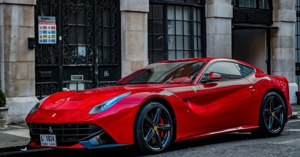 Ferrari va introduce plata cu criptomonede pentru bolizii pe care îi produce