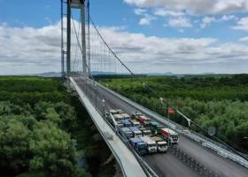 Imagine: Noul pod de peste Dunăre are deja denivelări. CNAIR: Nu au fost respectate...