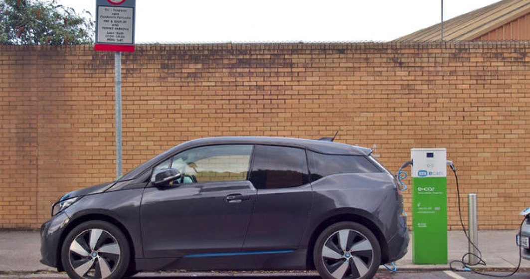 Propunere de lege in Marea Britanie: statiile de incarcare pentru masinile electrice sa devina obligatorii in benzinarii si spatiile de servicii de pe autostrazi