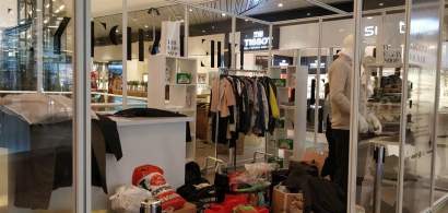 The Empty Shop, primul magazin gol din Romania, a adunat 30 de tone de haine...