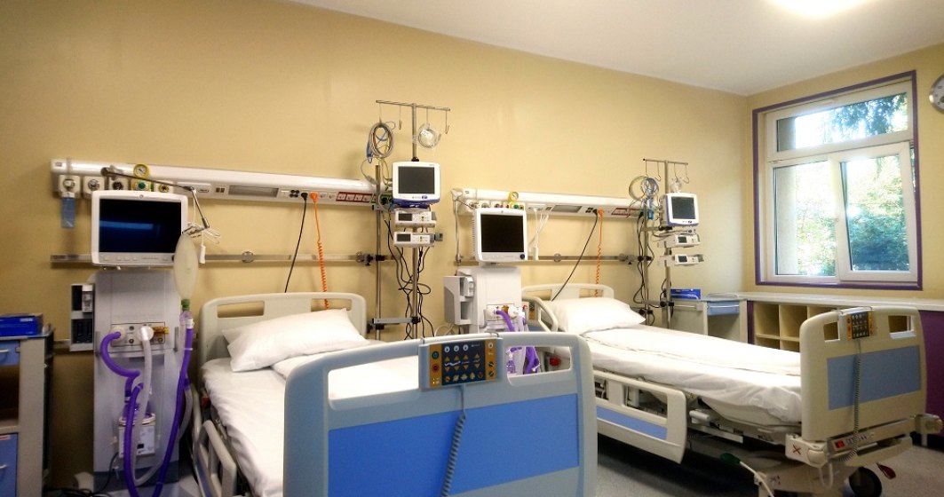 Focar de COVID-19 la Spitalul Județean din Bistrița-Năsăud și alte cinci noi cazuri de îmbolnăviri în rândul elevilor