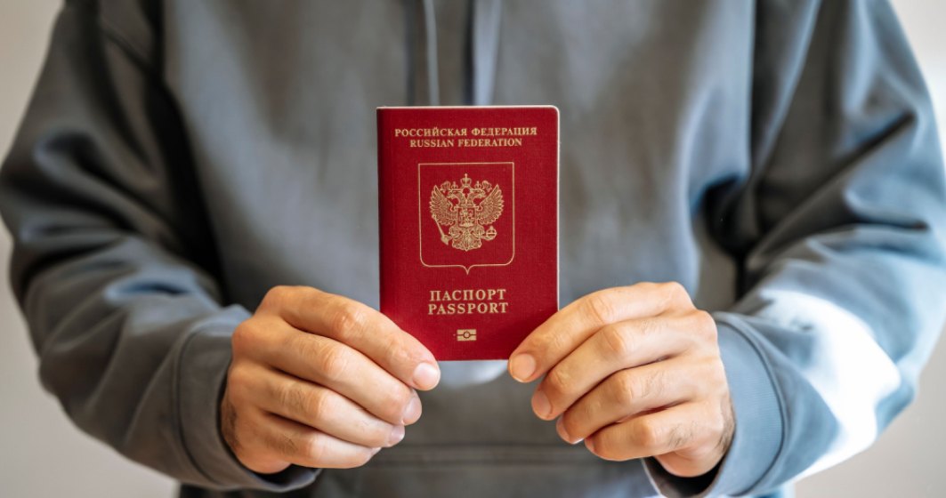 Ucrainenii din teritoriile ocupate, sfătuiți să accepte pașapoartele rusești "pentru a putea supraviețui"