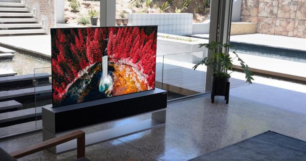 LG a lansat un televizor rulabil care costă cât un apartament