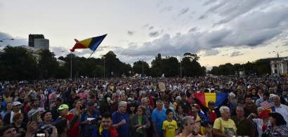 Aproape o mie de protestatari in Piata Victoriei, printre care si Ana...