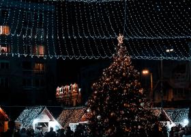 Orașul Varna din Bulgaria ține încă luminițele de Crăciun. Explicația...
