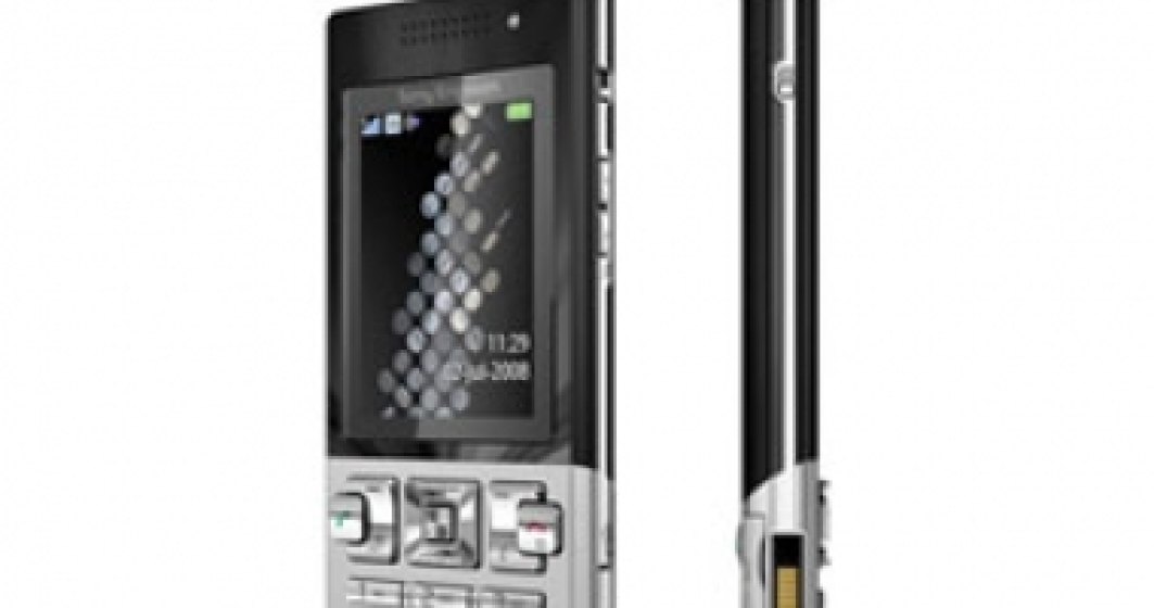 Sony Ericsson T700: Slim si elegant