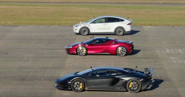 VIDEO - Ferrari SF90 Stradale și Lamborghini Aventador s-au chinuit să se...